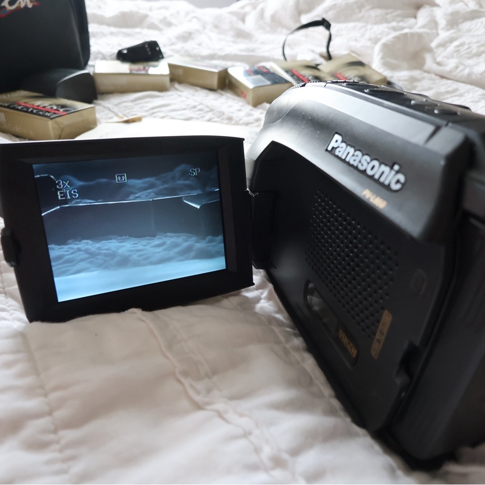 WORKING Panasonic Black CASSETTE Camcorder with Flip Screen- great condition!